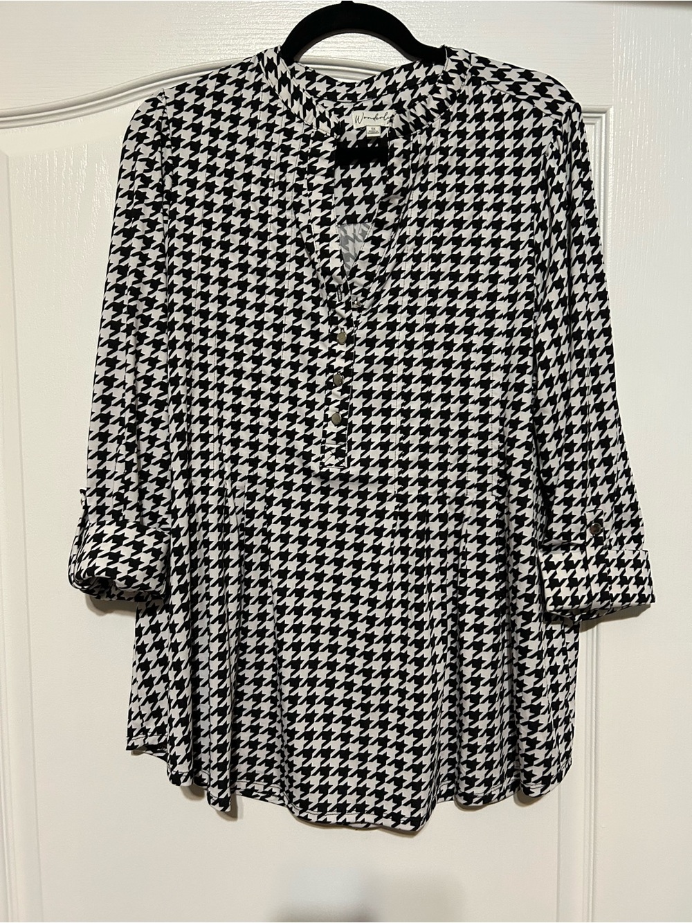 Wonderly Black & White Houndstooth Henley Blouse
